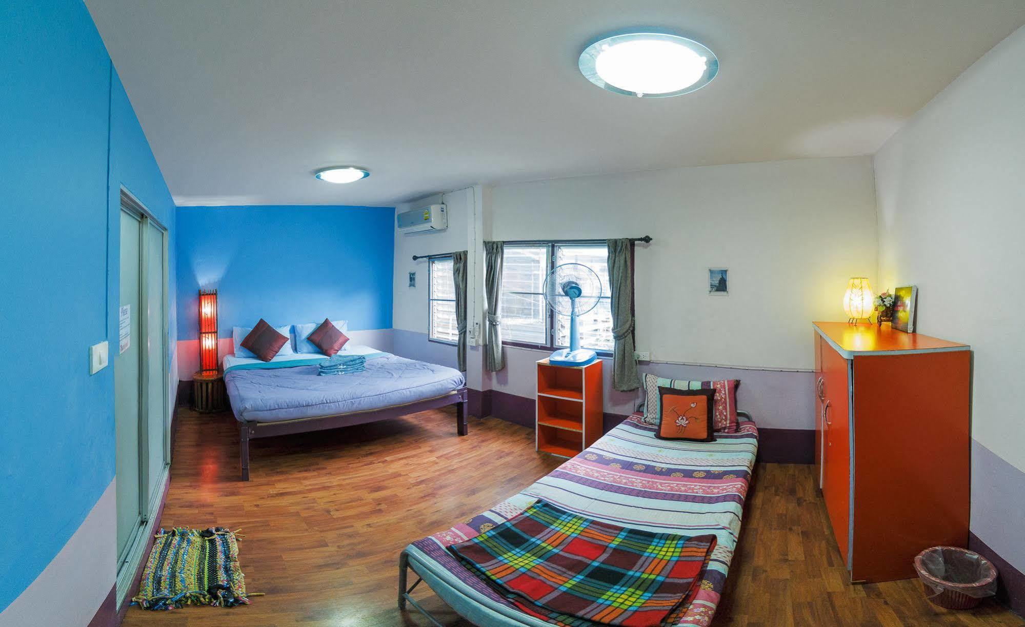 Kikie'S House Hostel Chiang Mai Bagian luar foto